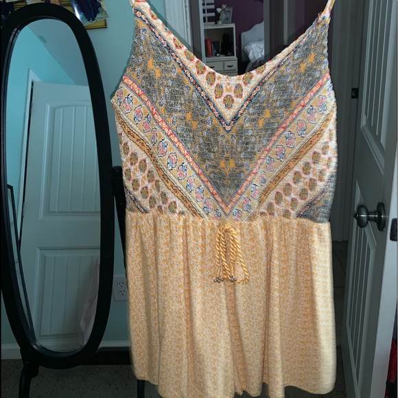 ⭐️yellow patterned romper⭐️ - Picture 3 of 5